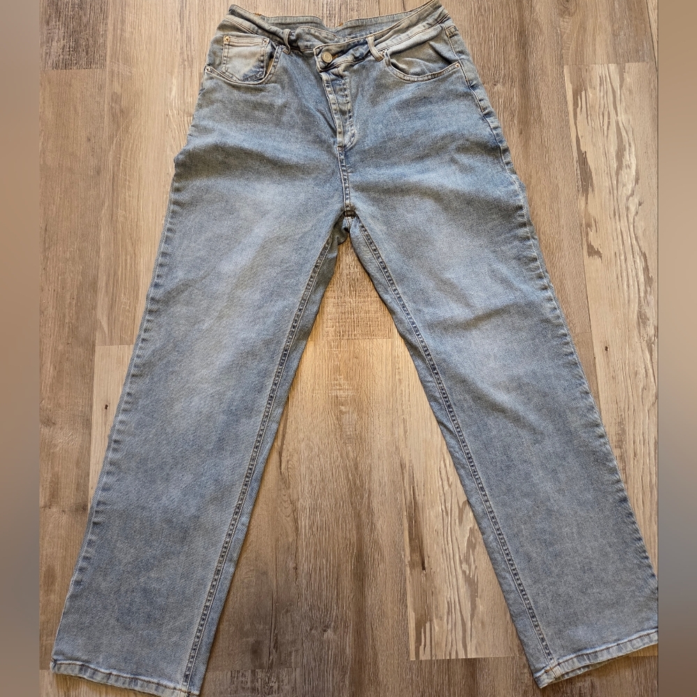 Miss Lola Distrssed Highrise Straight Jeans